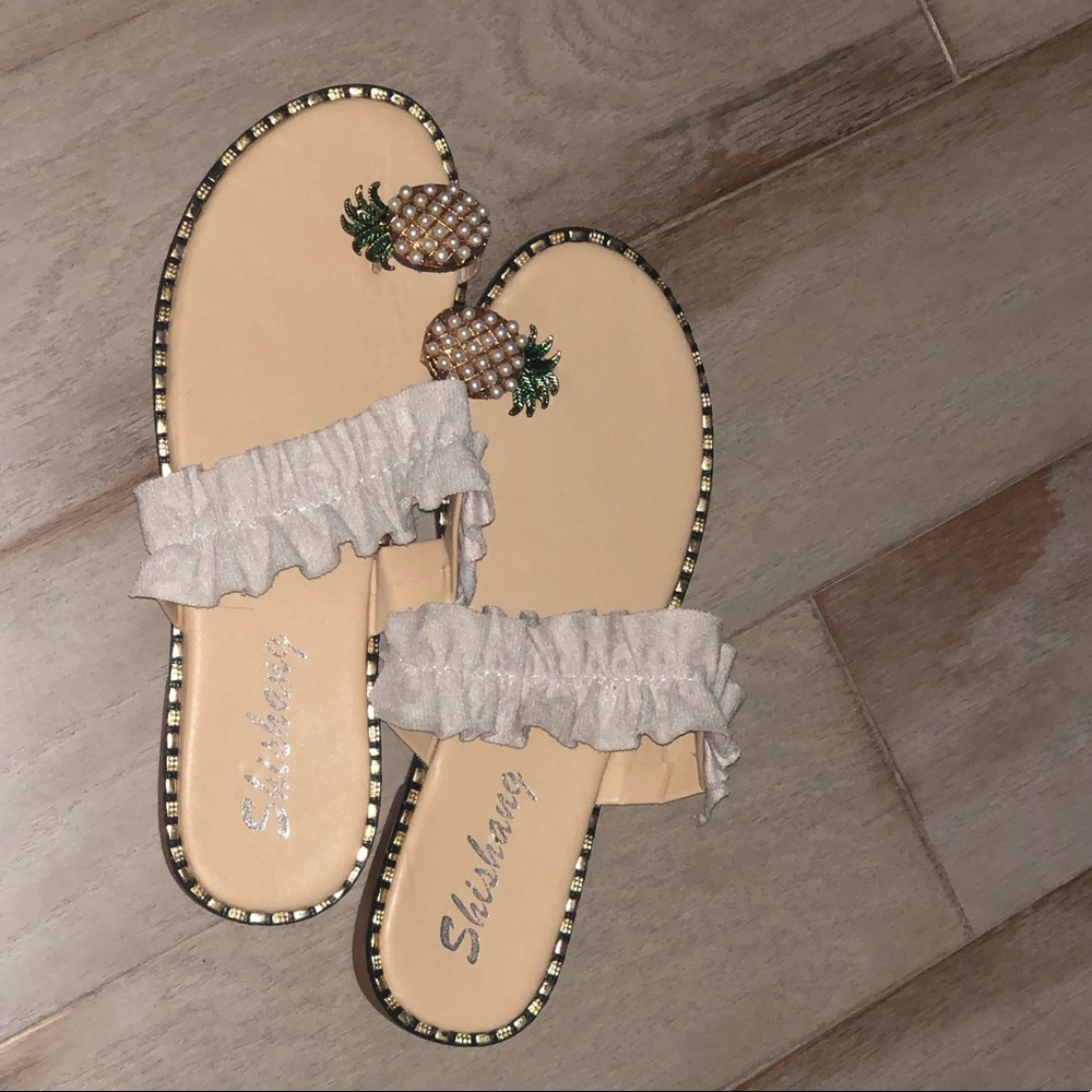 sandals. run a little small. they fit a size 9